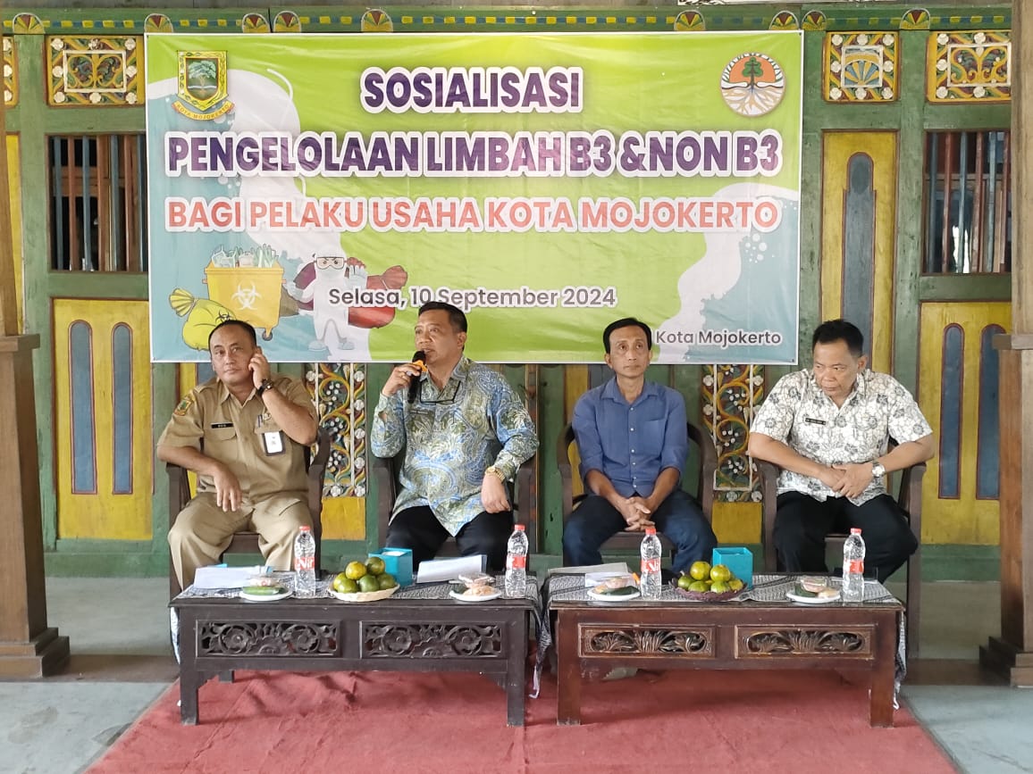 Sosialisasi limbah B3 dan non B3 bersama DLH Kota mojokerto dan PT DESI mengenai pengelolaan limbah