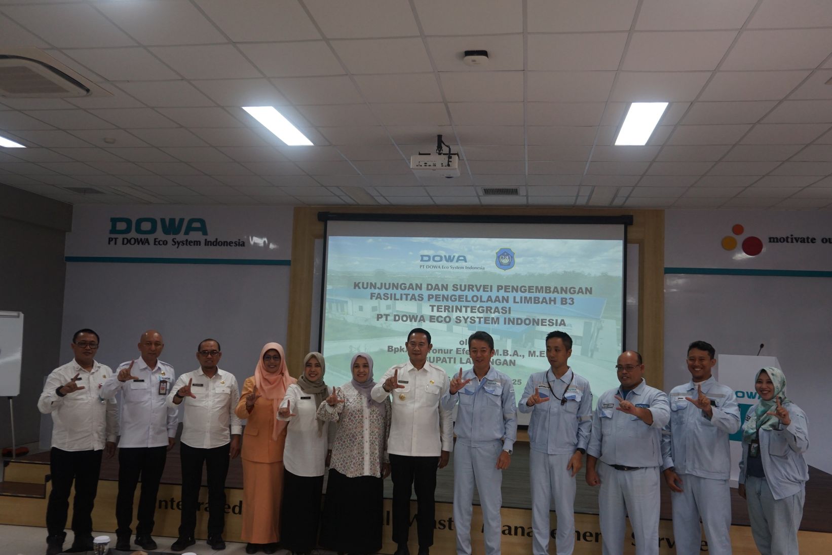 Yuhronur Efendi mengunjungi pt dowa eco system indonesia landfill wwtp perusahaan pengolahan limbah PT DESI Lamongan