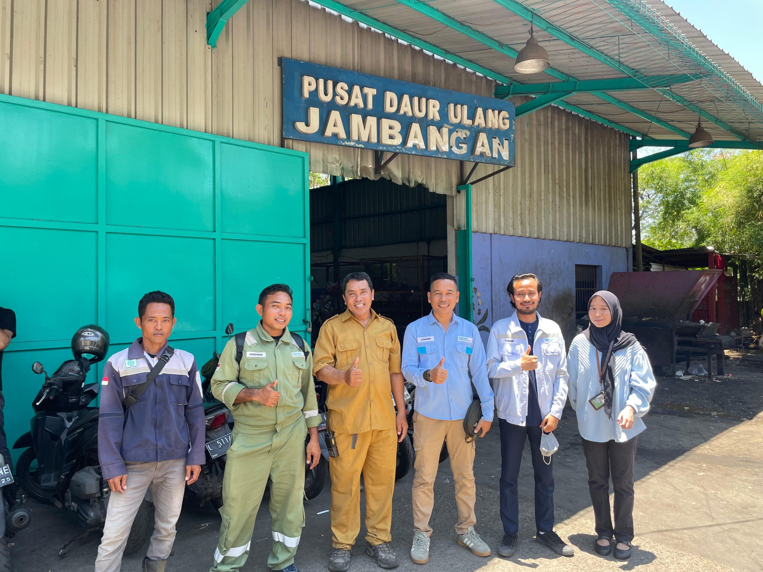 Kunjungan PT DESI ke Pusat Daur Ulang Jambangan Surabaya: Membangun Komitmen Lingkungan Bersama