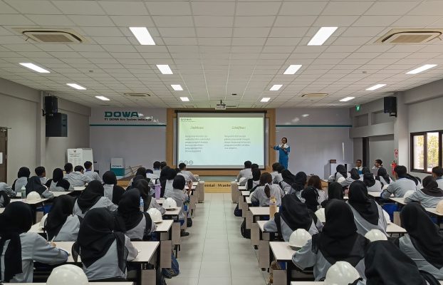 Mahasiswa PPNS Kunjungi PT DOWA Eco System Indonesia: Belajar Pengolahan Limbah B3 Langsung dari Ahlinya
