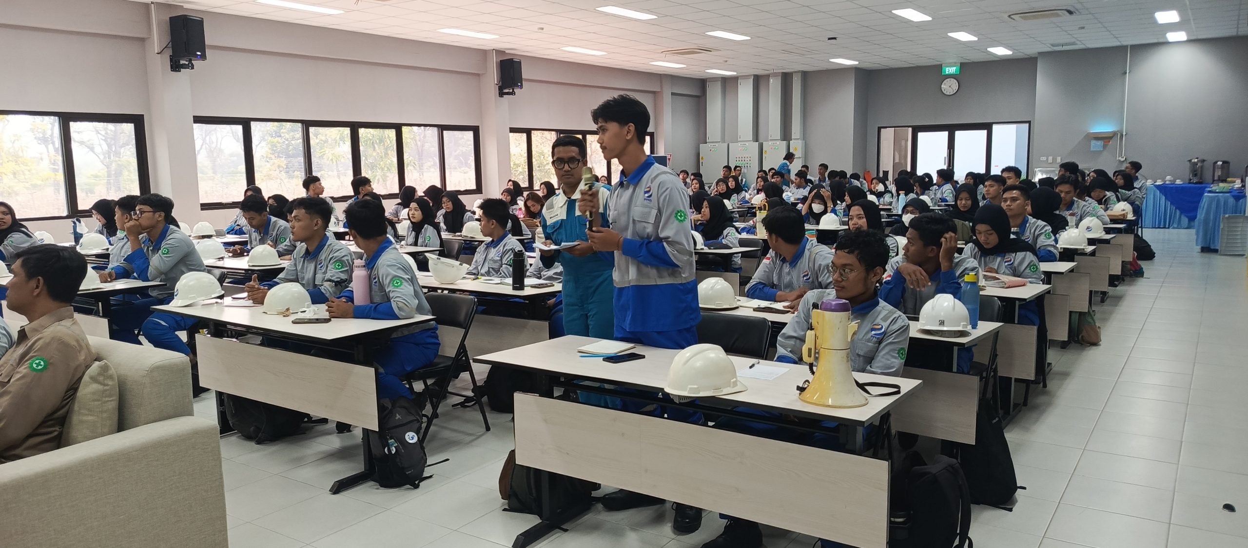 Suasana kunjungan industri pengolahan limbah B3 di PT DESI