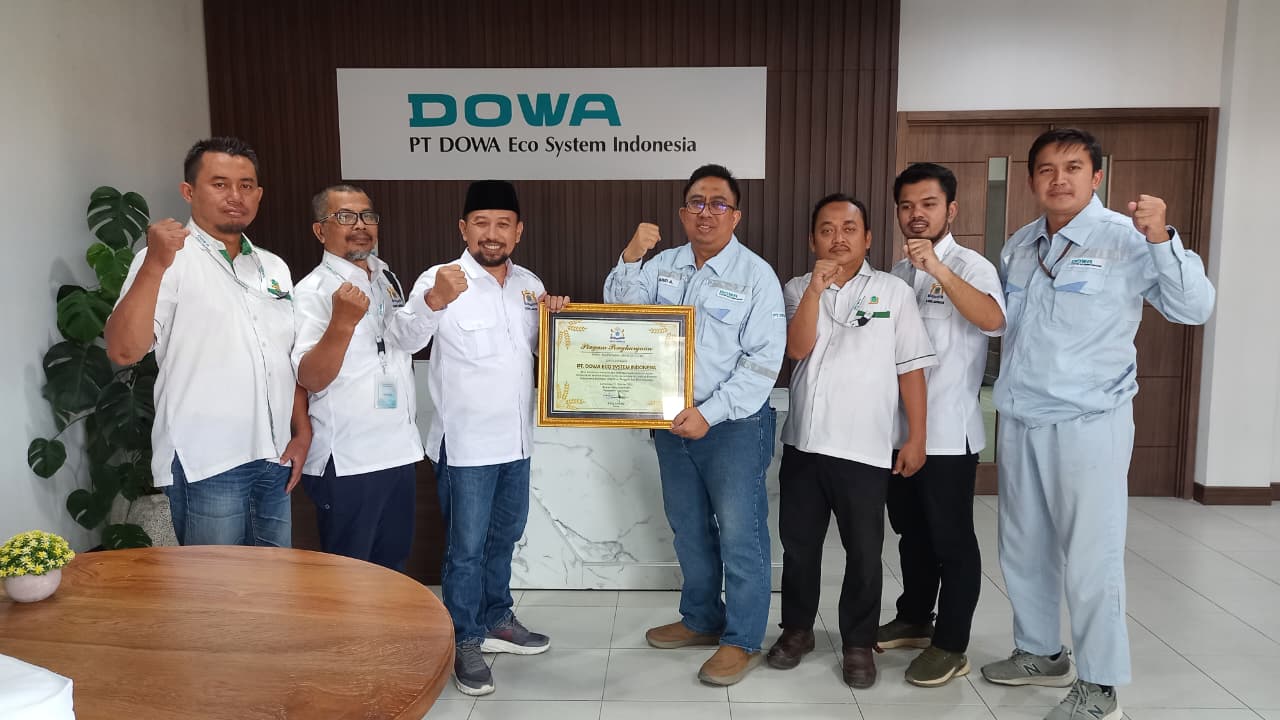 pt-dowa-eco-system-indonesia-perusahaan-pengolah-limbah-mendapat-penghargaan-kadin-lamongan